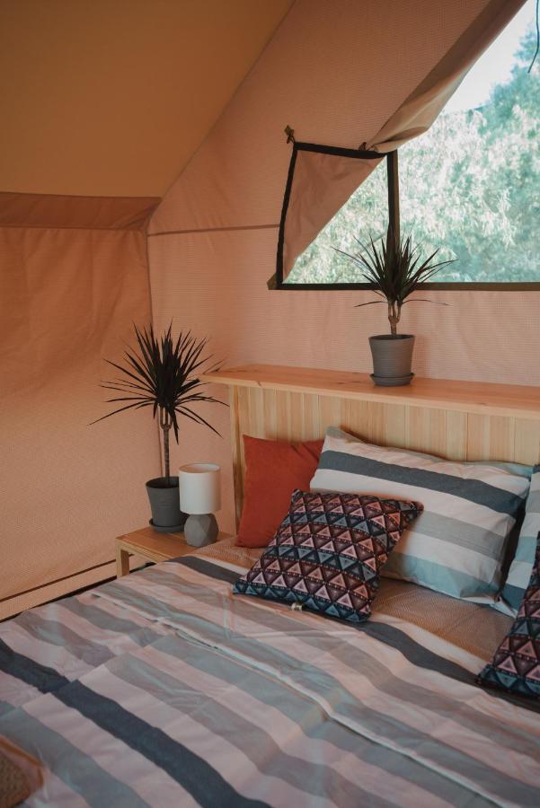 Glamping Mandra Kanev Hotel Leplyavo ภายนอก รูปภาพ